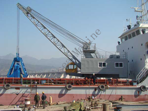 45T Electro-hydraulic Four Rope Grab Crane on boat.jpg